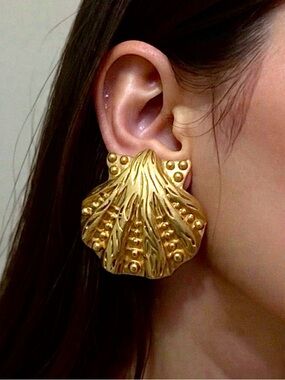 Vintage Gianni VERSACE Bold Gold-tone Shell Earrings/ Pierced